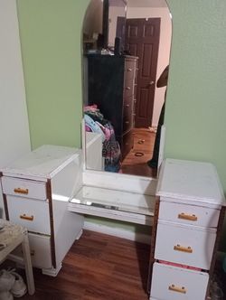 White Old Dresser