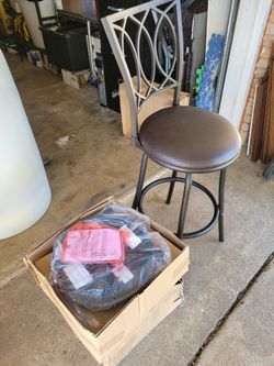 3xkirkland swivel counter stool metal/leather like New excellent condition