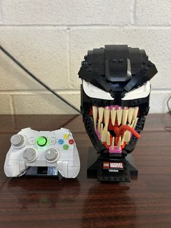 Very Cool Lego Marvel Venom & Xbox 360 Controller 
