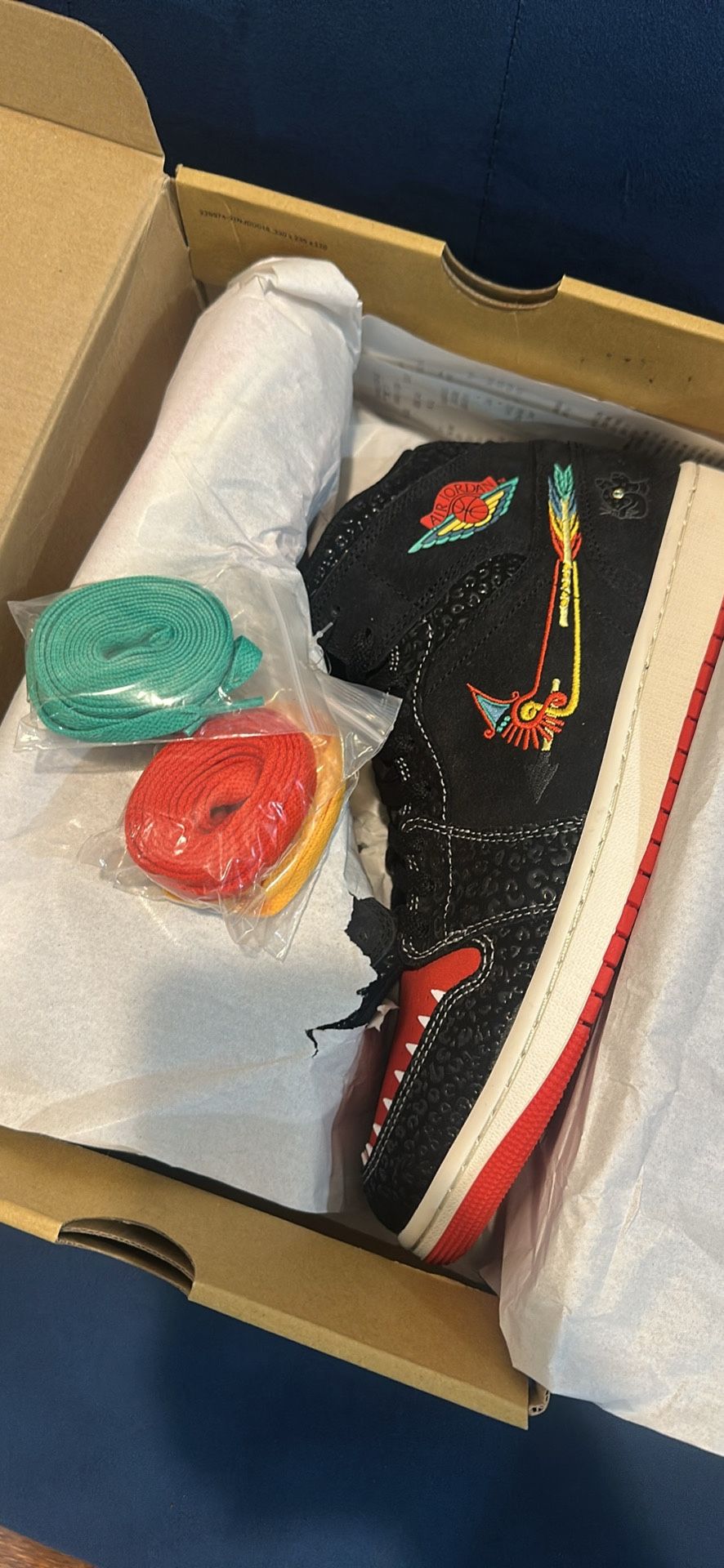 Air Jordan 1 Mid SE Siempre Familia Size 11