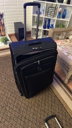 2 Piece Luggage Set -Near New - Black