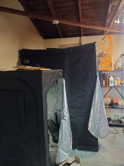 2 Grow Tents, 3 Lights