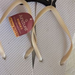 Womens Brand New Gold Flip Flops Thongs XL 11-12 By Juncture. 3 7/8" Wide Perfect For The Beach. West/ East