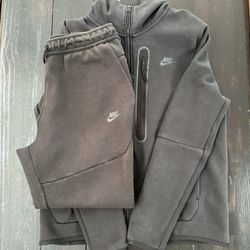Washed Black Nike Tech Fleece Size Large