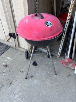 18” diameter 30” tall charcoal bbq - needs a good cleaning