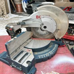 Bosch 3915 is a 10-inch sliding compound miter saw.