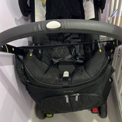 Doona Midnight Edition. Excellent Conditions 