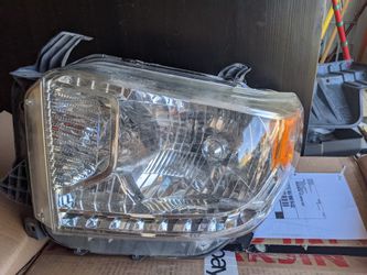 Toyota Tundra SR5 Headlights
