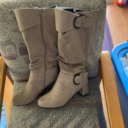 New Pair Of Ladies Boots, size 8-1/2