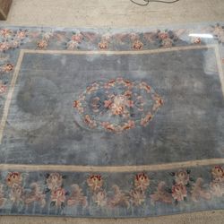 Rug 6' X 9'