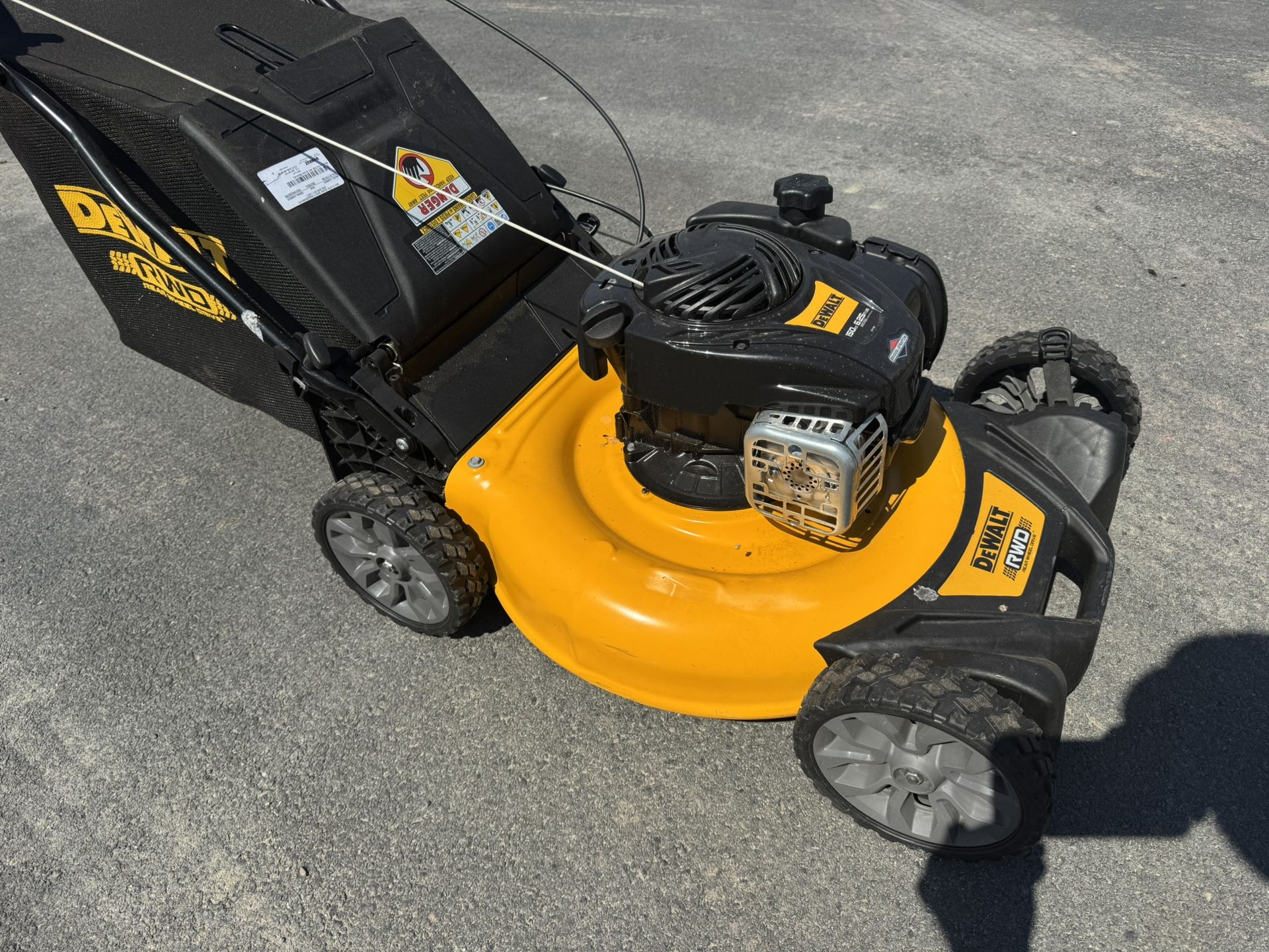 Like New Dewalt Gas Mower 150cc RWD With 21” Cutting Deck And Bag. Must Pickup