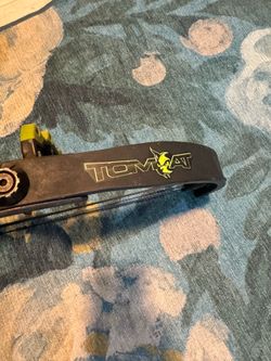 Barnett Tomcat youth compound bow