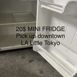 $20 Mini Fridge 