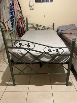Green Metal Full/Double Size Bed Frame with Mattress