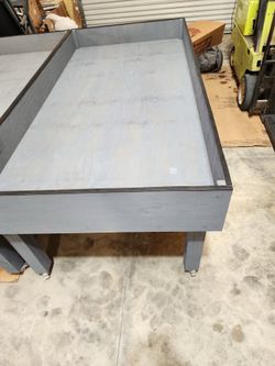 Bins Table with wheels for Bussines price for each 4 available