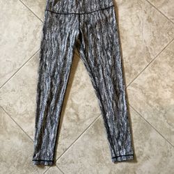 Like new leggings Size M