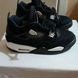 Jordan 4s White thunder