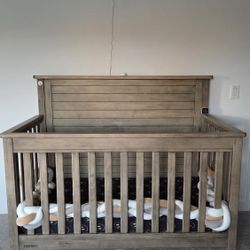 Crib In Great Condition - Adjustable
