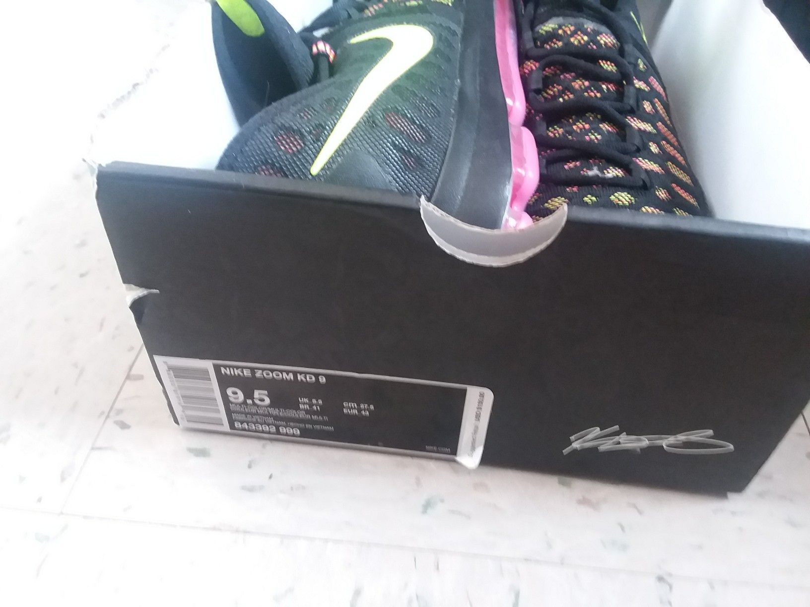 KD 9- Nike Zoom MEN'S Size 9.5