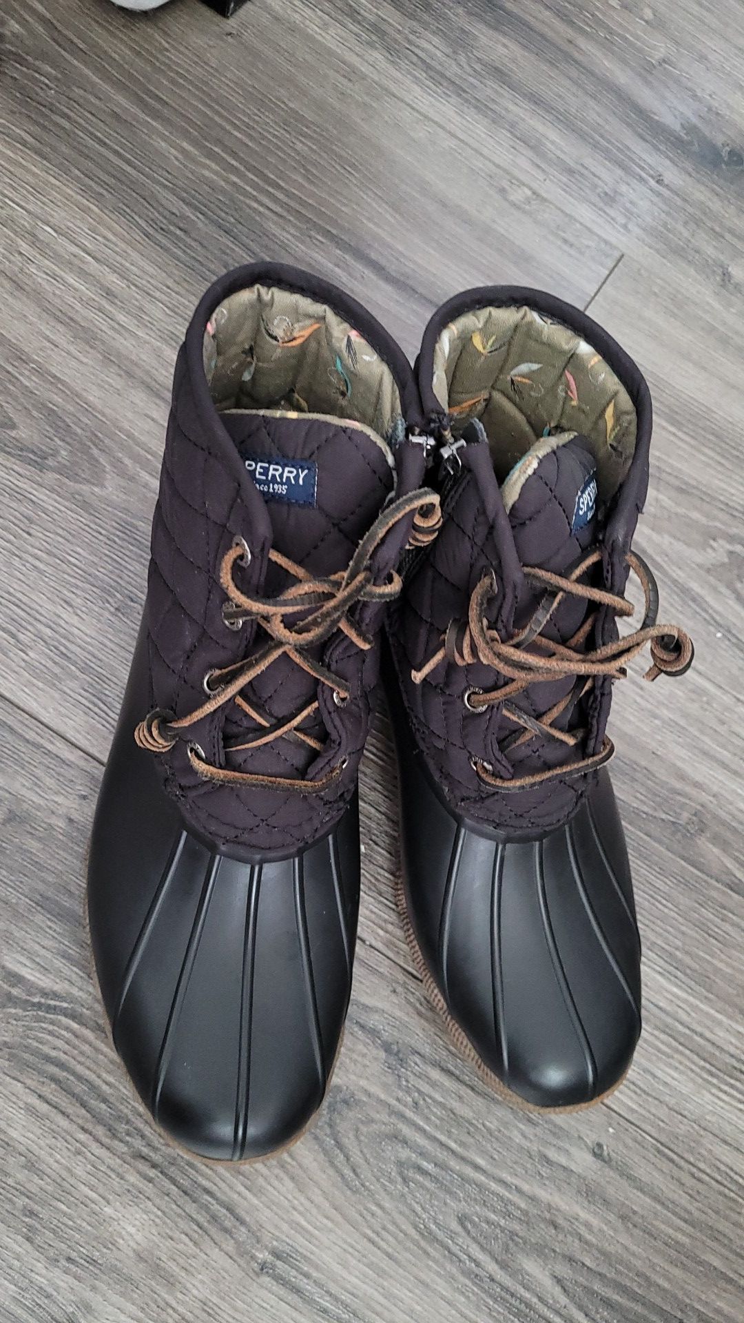 Sperry rain/snow water proof boots in the size women's 9M