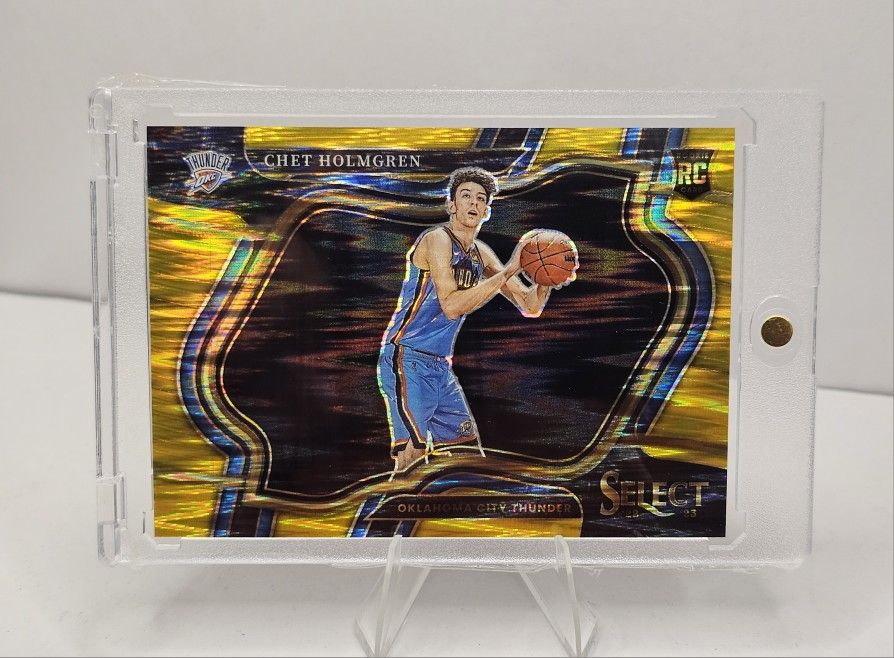 2022-23 Panini Select - 04/10 Courtside Chet Holmgren #296 Gold Flash Prizm (RC)