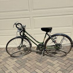 Vintage Early 70’s Schwinn Varsity 10-Speed Women’s Bike 