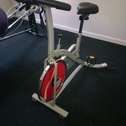 Stationary Bike / Bicicleta Estacionaria