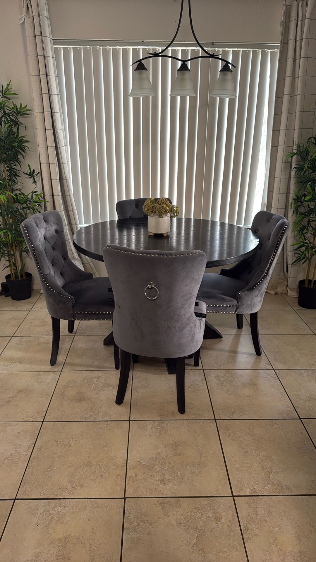 Used Dining Table And Chairs.
