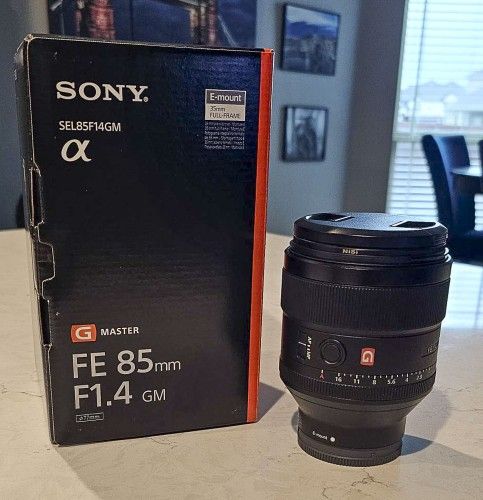 Sony FE 85mm f/1.4 GM Lens (Like New Condition) 900.00