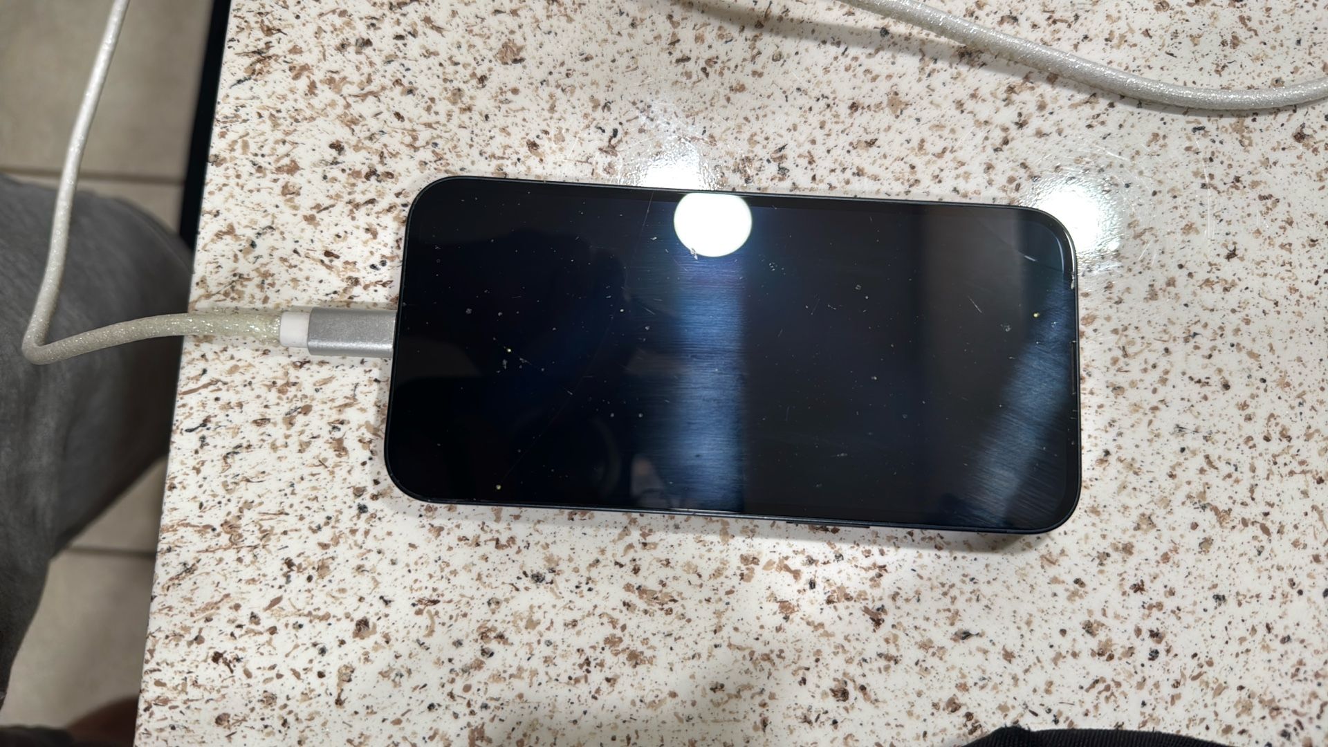 iPhone 14 – Cracked Screen, Fully Functional, 90% Battery Capacity