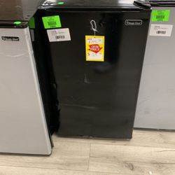 MAGIC CHEF HMR440BE MINI FRIDGE