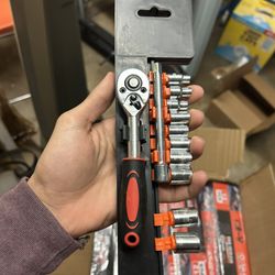 12-piece Socket & Ratchet Set