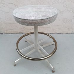 Beautiful Counter Height 360° Swivel Bar Stool with Heavy Duty Strong & Sturdy Metal Base, Footrest, and Tweed Fabric Seat - Clean & in Good Condition