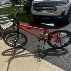 Mongoose Kids Bike With Pegs 