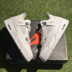Size 8.5 - Jordan 4 With replacement Box