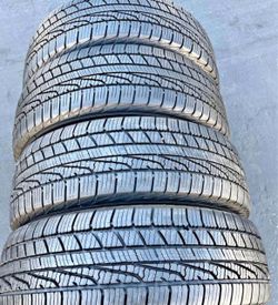 225/60/18 Goodyear Set de Tires con 80% de vids las 4