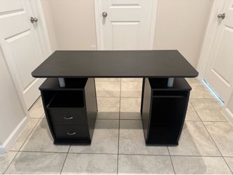Modern office desk with storage drawers- Great Condition