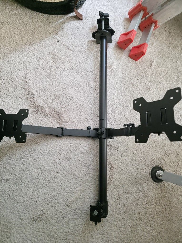 Triple Monitor Desk Mount