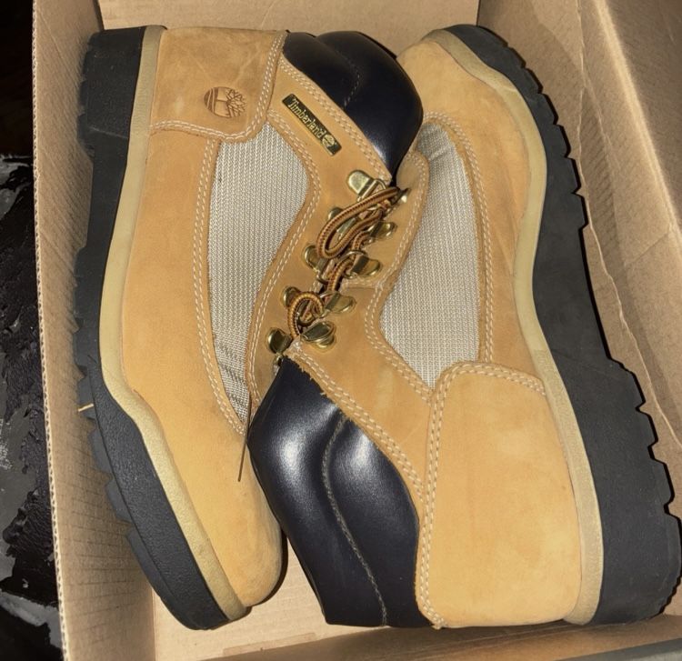 Gs Size 4y Timberland field boot New 70$