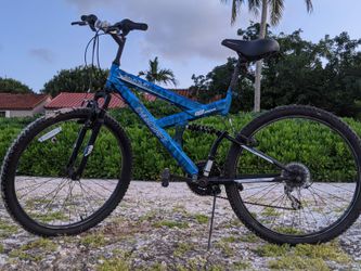 26" Mountain Bike. Like New. In West Kendall.