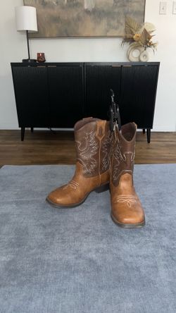Kids 🤠🐴Cowboy boots size: 2