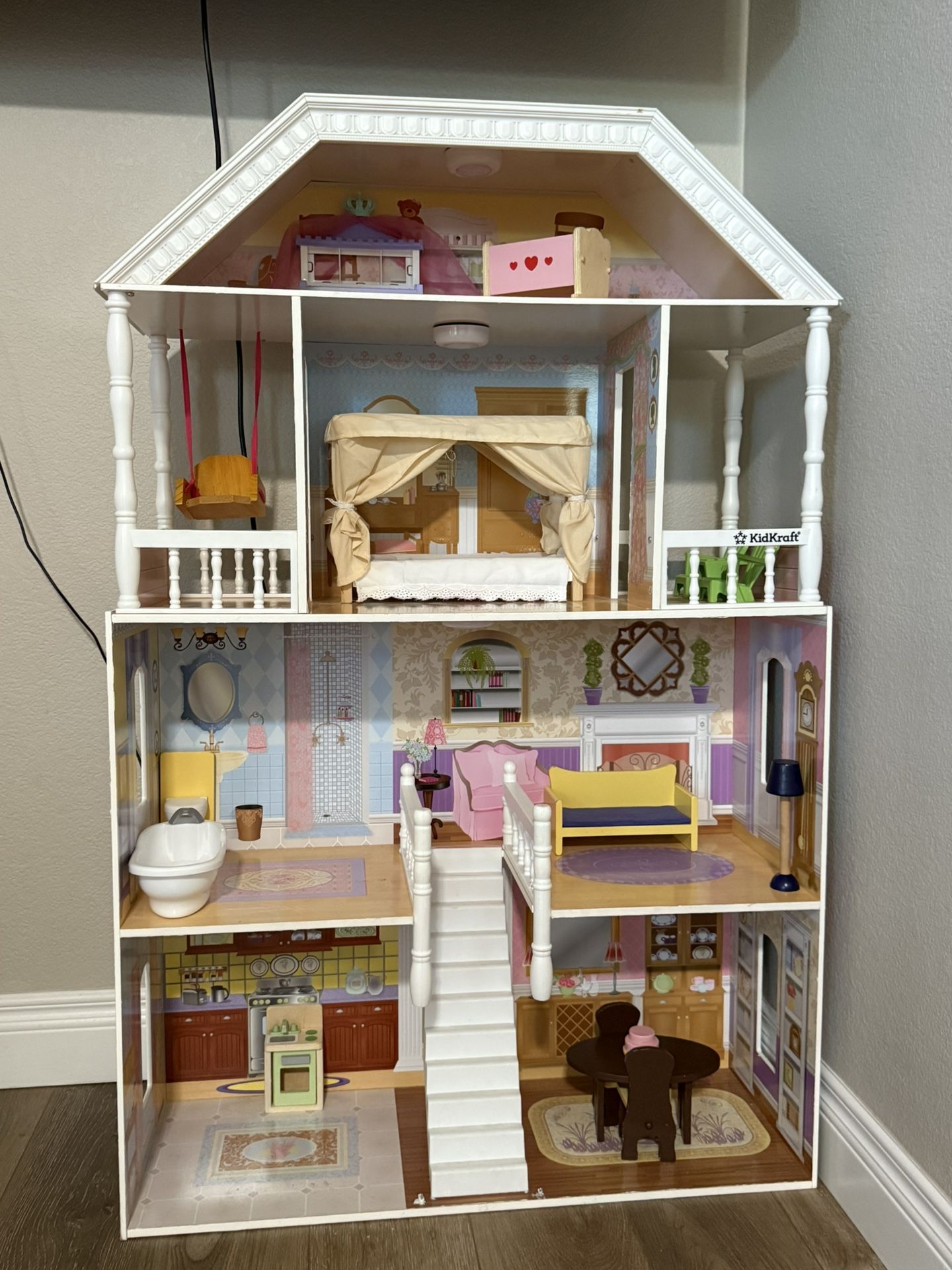 DOLL HOUSE