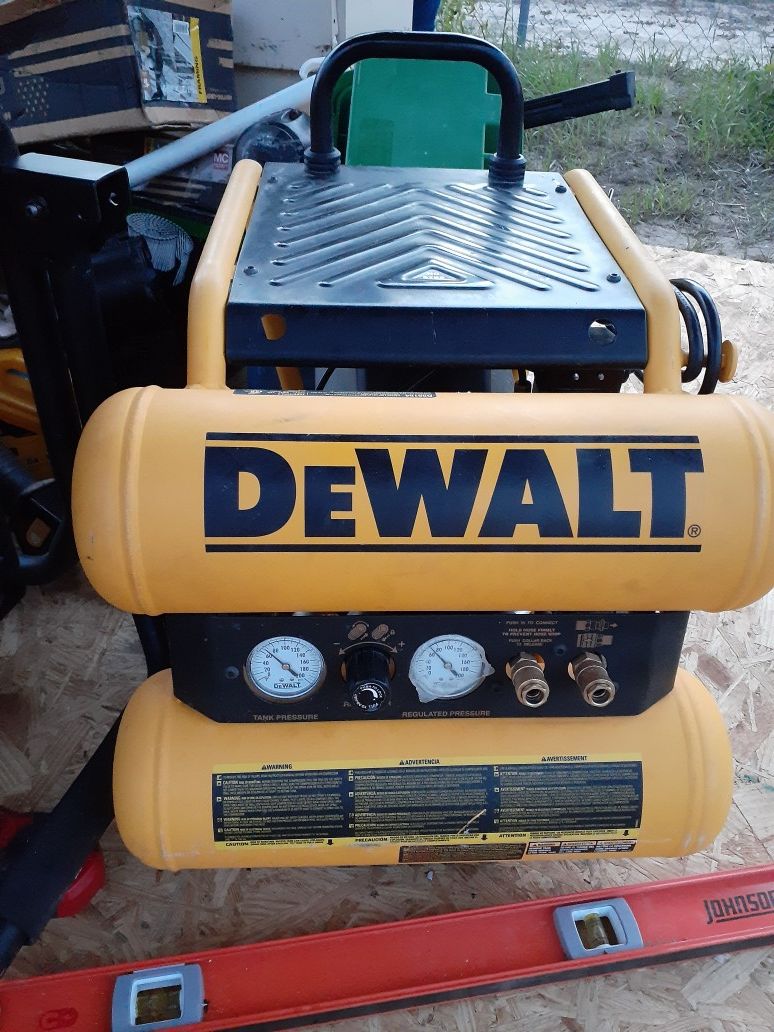 Air compressor dewalt