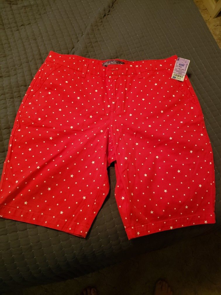 Gloria vanderbelt red shorts with stars