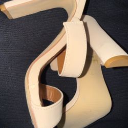 Heels nude size 7