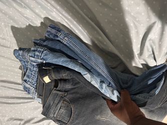 4 Carhartt jeans sizes 40-46.
