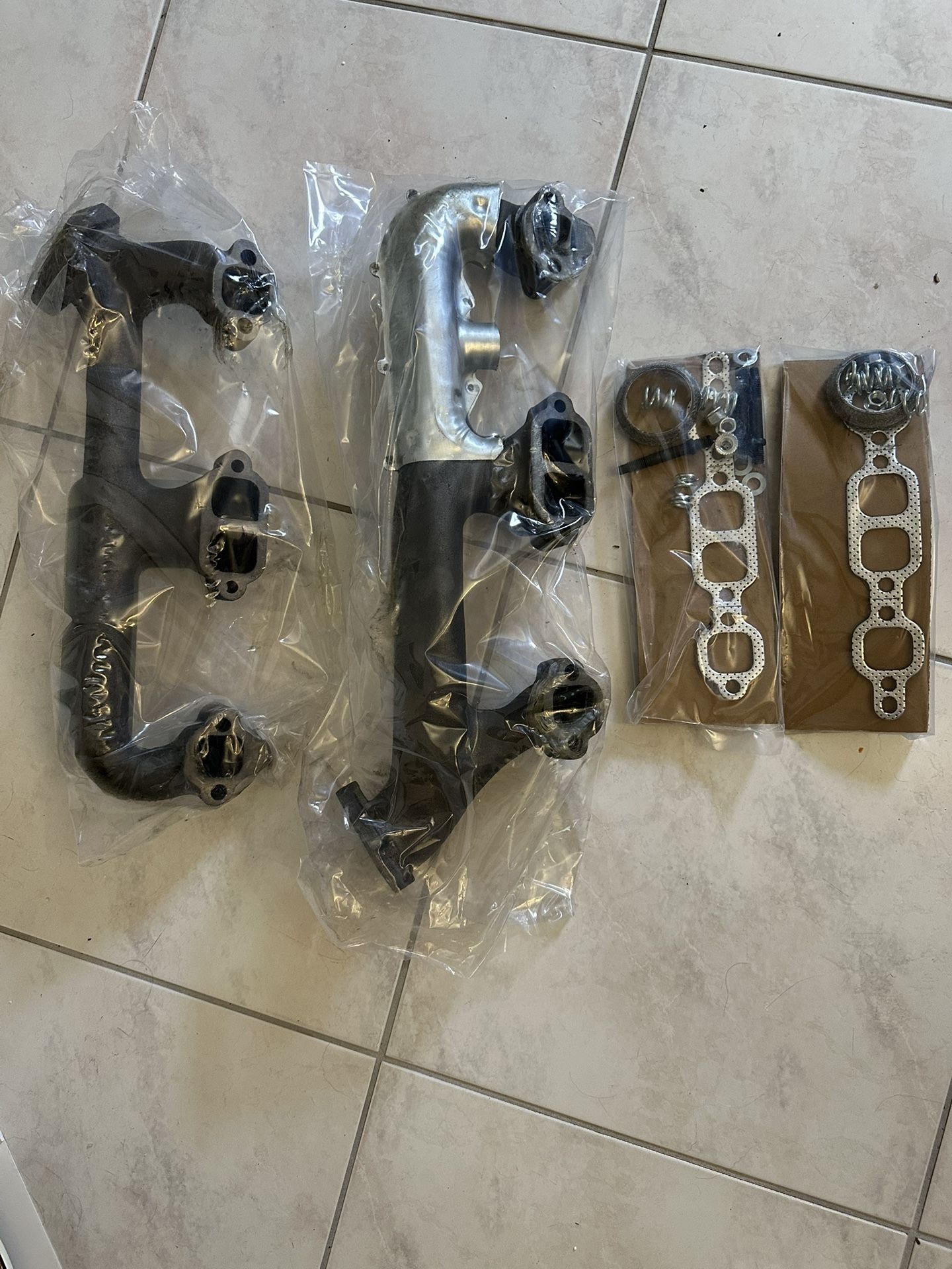 NEW Exhaust Manifold CHEVY VAN 10 SERIES 89 90 91 92 93 94 (Right And Left)