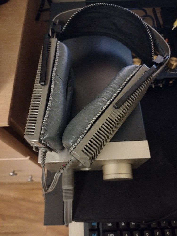 Stax SRM 313 Driver Unit Driver (Amplifier) And SR 303 Headphone Stax SRM 313 Driver Unit Driver (Amplifier) And SR 303 Headphone
