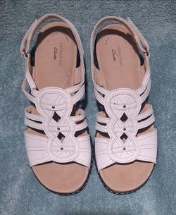 CLARKS-LEISA JANNA WOMEN'S LEATHER SLINGBACK SANDALS  9M