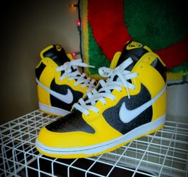 2006 Nike Dunk High- Varsity Maise(white Swoosh) Sz.11